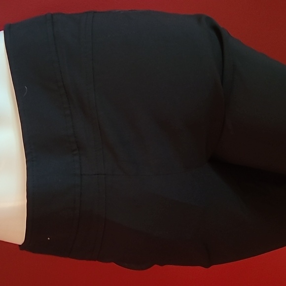 Black Capri Stretch Pants with Zipper Side Leg - Wrinkle Free Easy Care Size 4 - Picture 4 of 10
